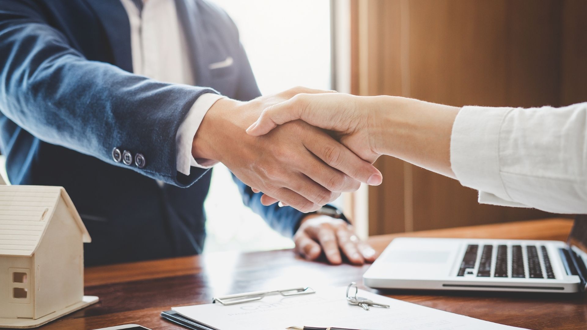 Trao đổi kỹ và thống nhất các hạng mục xây nhà với nhà thầu